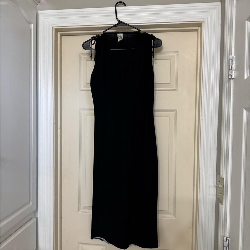 Elegant Black Sleeveless Dress